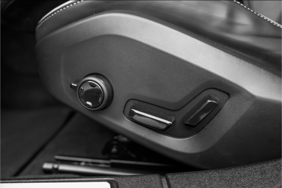 Volvo V60 Cross Country 2.0 B5 AWD Plus Camera Stuur & Stoelverw H/K Memory