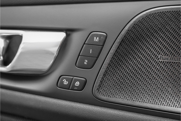 Volvo V60 Cross Country 2.0 B5 AWD Plus Camera Stuur & Stoelverw H/K Memory