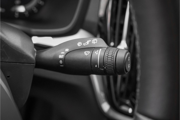 Volvo V60 Cross Country 2.0 B5 AWD Plus Camera Stuur & Stoelverw H/K Memory