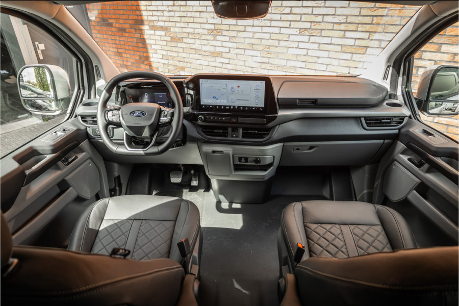 Ford Transit Custom 300 2.0 TDCI L2H1 Sport 170 PK DC | Dubbel Cabine | 360 Camera | Middenconsole | ACC | Blind Spot | Navigatie | Camera | CarPlay Elek. Trekhaak | 5-Zitter | BPM VRIJ | Verlengde fabrieksgarantie tot 11-2029