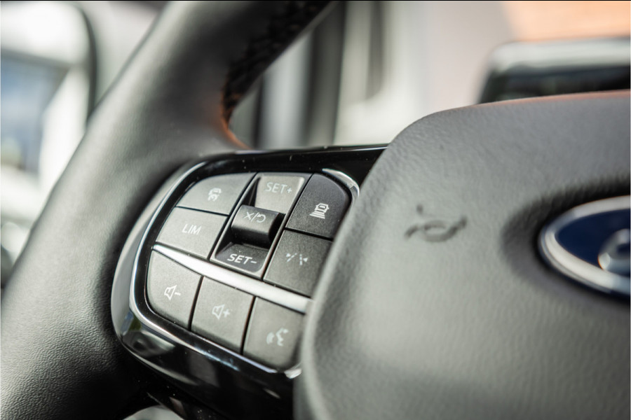 Ford Transit Custom 300 2.0 TDCI L2H1 Sport 170 PK DC | Dubbel Cabine | 360 Camera | Middenconsole | ACC | Blind Spot | Navigatie | Camera | CarPlay Elek. Trekhaak | 5-Zitter | BPM VRIJ | Verlengde fabrieksgarantie tot 11-2029