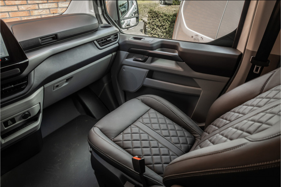 Ford Transit Custom 300 2.0 TDCI L2H1 Sport 170 PK DC | Dubbel Cabine | 360 Camera | Middenconsole | ACC | Blind Spot | Navigatie | Camera | CarPlay Elek. Trekhaak | 5-Zitter | BPM VRIJ | Verlengde fabrieksgarantie tot 11-2029