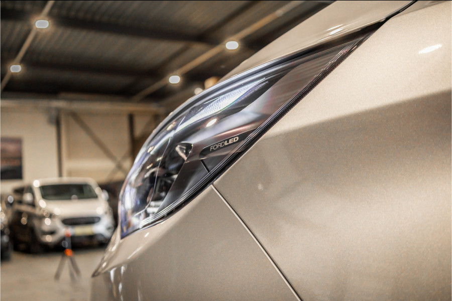 Ford Transit Custom 300 2.0 TDCI L2H1 Sport 170 PK DC | Dubbel Cabine | 360 Camera | Middenconsole | ACC | Blind Spot | Navigatie | Camera | CarPlay Elek. Trekhaak | 5-Zitter | BPM VRIJ | Verlengde fabrieksgarantie tot 11-2029