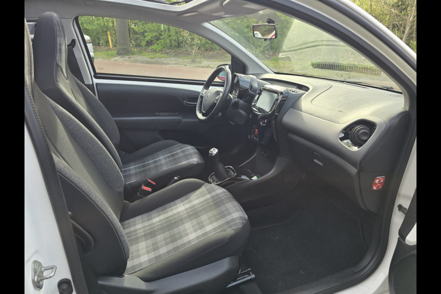 Peugeot 108 1.0 e-VTi Allure TOP! | 2E EIGENAAR | 12MND GARANTIE | CAMERA | LMV | KEYLESS |