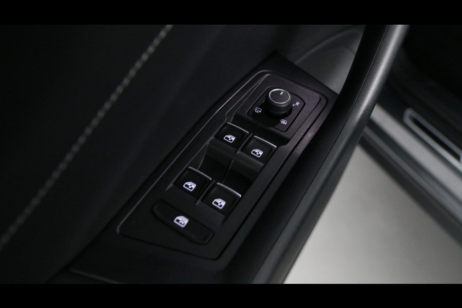 Volkswagen T-Roc 1.5 TSI 150pk R-Line Business DSG / Panoramadak / Keyless / Stoelverwarming / Camera