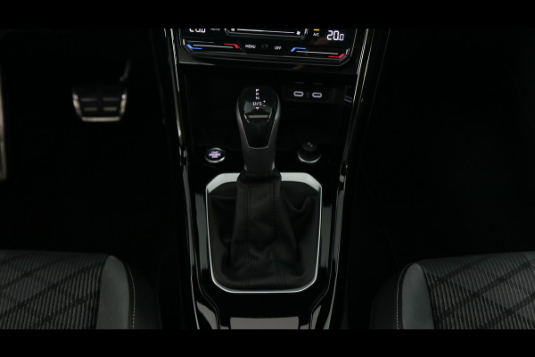 Volkswagen T-Roc 1.5 TSI 150pk R-Line Business DSG / Panoramadak / Keyless / Stoelverwarming / Camera