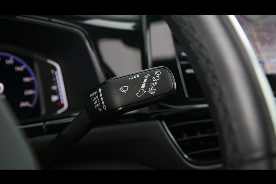 Volkswagen T-Roc 1.5 TSI 150pk R-Line Business DSG / Panoramadak / Keyless / Stoelverwarming / Camera