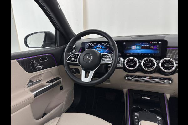 Mercedes-Benz Glb 180 Business Solution (INCL-BTW) *PANO | ADAPTIVE-CRUISE | LEATHER | FULL-LED | BLINDSPOT | MEMORY-PACK | AMBIENTLIGHT | HEATED-SPORTSEATS | WIDESCREEN-DIGICOCKPIT | DAB+ | NAVI-FULLMAP | CAMERA | PRIVACYGLASS |