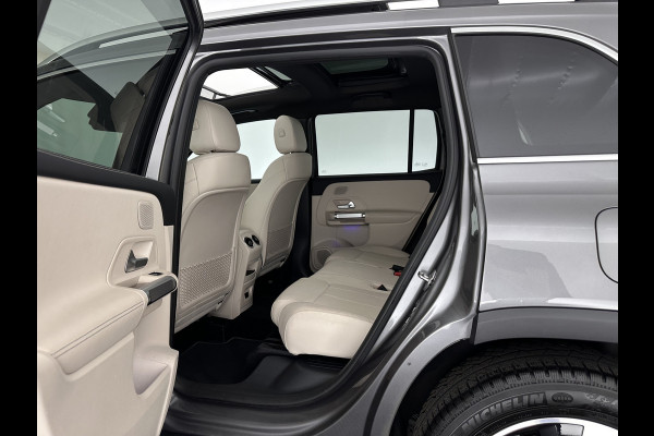 Mercedes-Benz Glb 180 Business Solution (INCL-BTW) *PANO | ADAPTIVE-CRUISE | LEATHER | FULL-LED | BLINDSPOT | MEMORY-PACK | AMBIENTLIGHT | HEATED-SPORTSEATS | WIDESCREEN-DIGICOCKPIT | DAB+ | NAVI-FULLMAP | CAMERA | PRIVACYGLASS |
