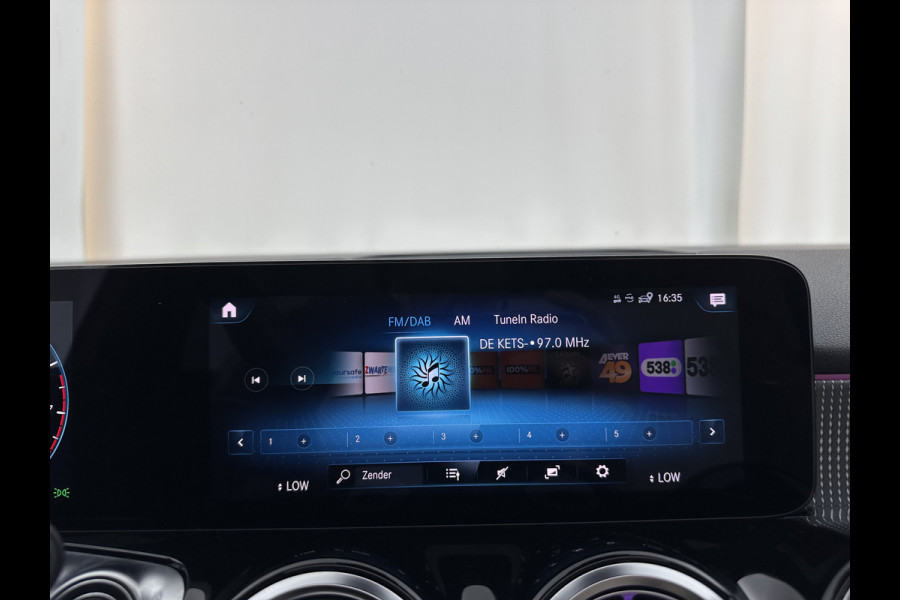 Mercedes-Benz Glb 180 Business Solution (INCL-BTW) *PANO | ADAPTIVE-CRUISE | LEATHER | FULL-LED | BLINDSPOT | MEMORY-PACK | AMBIENTLIGHT | HEATED-SPORTSEATS | WIDESCREEN-DIGICOCKPIT | DAB+ | NAVI-FULLMAP | CAMERA | PRIVACYGLASS |