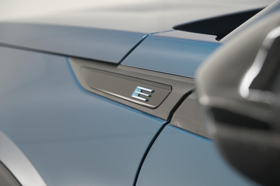 Peugeot e-2008 EV Allure Avantage 54 kWh | 11 KW Laadfunctie | Parkeersensoren | Apple Carplay