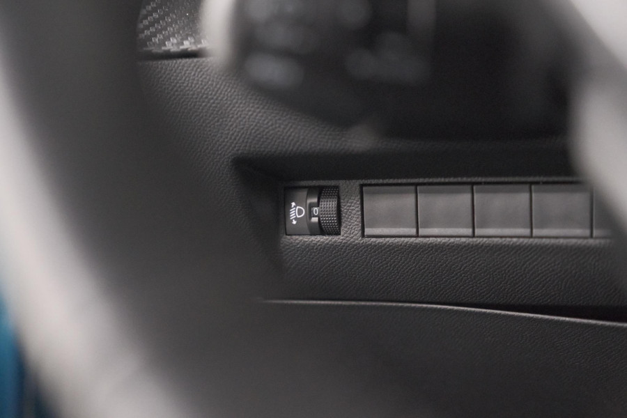 Peugeot e-2008 EV Allure Avantage 54 kWh | 11 KW Laadfunctie | Parkeersensoren | Apple Carplay