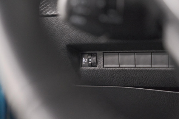 Peugeot e-2008 EV Allure Avantage 54 kWh | 11 KW Laadfunctie | Parkeersensoren | Apple Carplay