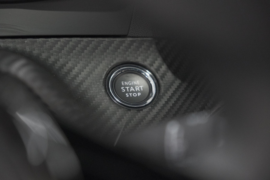 Peugeot e-2008 EV Allure Avantage 54 kWh | 11 KW Laadfunctie | Parkeersensoren | Apple Carplay