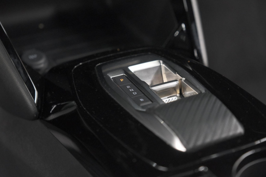 Peugeot e-2008 EV Allure Avantage 54 kWh | 11 KW Laadfunctie | Parkeersensoren | Apple Carplay
