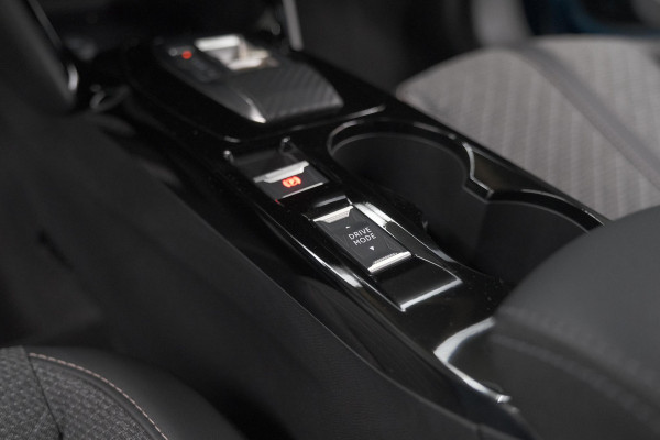 Peugeot e-2008 EV Allure Avantage 54 kWh | 11 KW Laadfunctie | Parkeersensoren | Apple Carplay