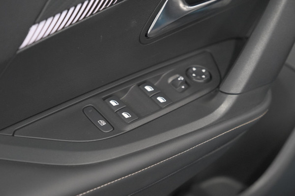 Peugeot e-2008 EV Allure Avantage 54 kWh | 11 KW Laadfunctie | Parkeersensoren | Apple Carplay