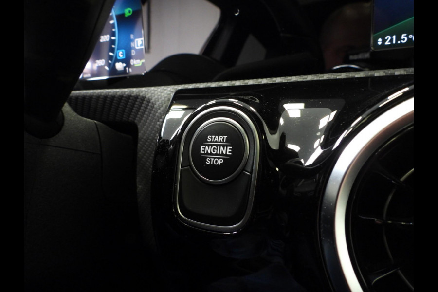 Mercedes-Benz A-Klasse A250e Advantage NAVI/SCHUIFDAK/NIGHT/LED/18"LMV!