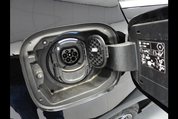 Mercedes-Benz A-Klasse A250e Advantage NAVI/SCHUIFDAK/NIGHT/LED/18"LMV!