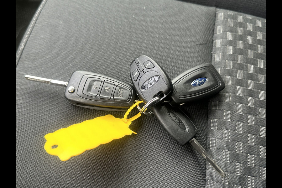 Ford Transit 2.0 TDCI 130 PK 3.5T / PICK UP / ** 10.817 KM ** / 7 PERSOONS DUBBELE CABINE / ECC / CRUISE / STANDKACHEL / DUBBEL LUCHT / STOEL