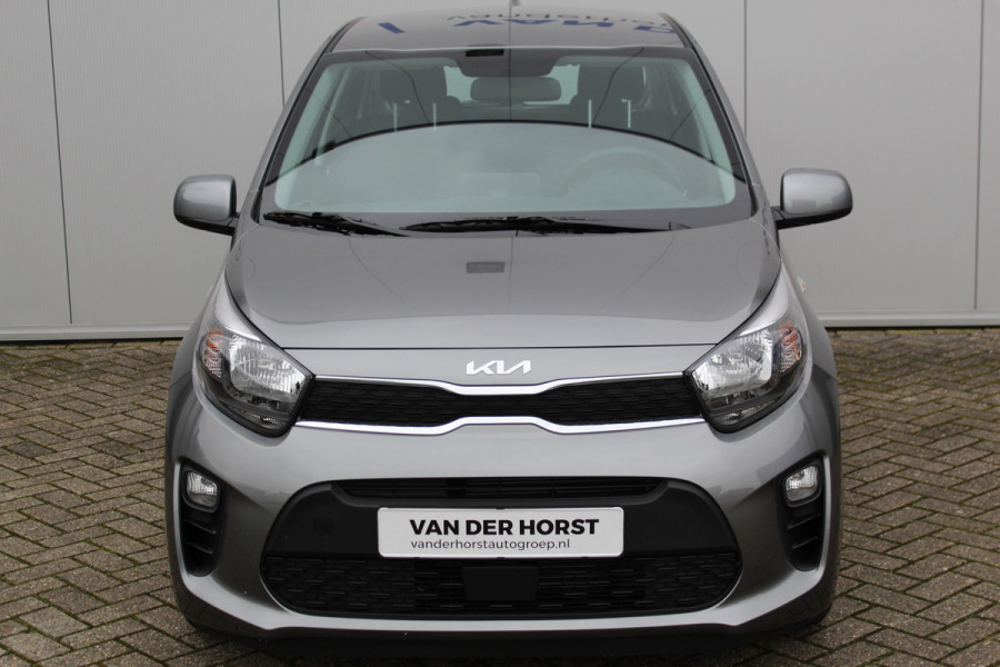 Kia Picanto 1.0-67pk DPi DynamicLine 5drs. Wegenbelasting slechts €. 32,- per mnd. Airco, camera, Apple carplay/Android auto, metallic lak, LM wielen, Bluetooth, centr. vergr. afst. bed., cruise cntrl etc.