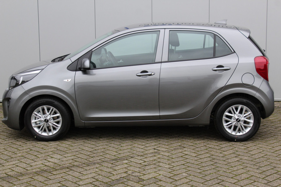 Kia Picanto 1.0-67pk DPi DynamicLine 5drs. Wegenbelasting slechts €. 32,- per mnd. Airco, camera, Apple carplay/Android auto, metallic lak, LM wielen, Bluetooth, centr. vergr. afst. bed., cruise cntrl etc.