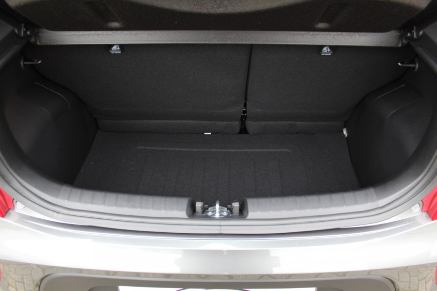 Kia Picanto 1.0-67pk DPi DynamicLine 5drs. Wegenbelasting slechts €. 32,- per mnd. Airco, camera, Apple carplay/Android auto, metallic lak, LM wielen, Bluetooth, centr. vergr. afst. bed., cruise cntrl etc.