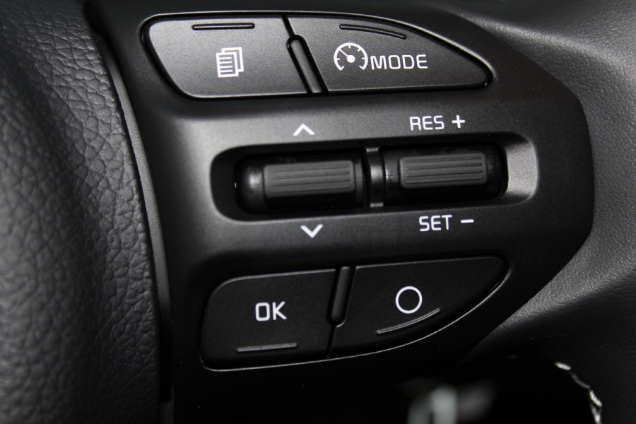 Kia Picanto 1.0-67pk DPi DynamicLine 5drs. Wegenbelasting slechts €. 32,- per mnd. Airco, camera, Apple carplay/Android auto, metallic lak, LM wielen, Bluetooth, centr. vergr. afst. bed., cruise cntrl etc.