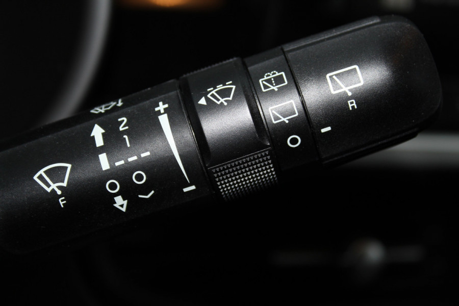 Kia Picanto 1.0-67pk DPi DynamicLine 5drs. Wegenbelasting slechts €. 32,- per mnd. Airco, camera, Apple carplay/Android auto, metallic lak, LM wielen, Bluetooth, centr. vergr. afst. bed., cruise cntrl etc.