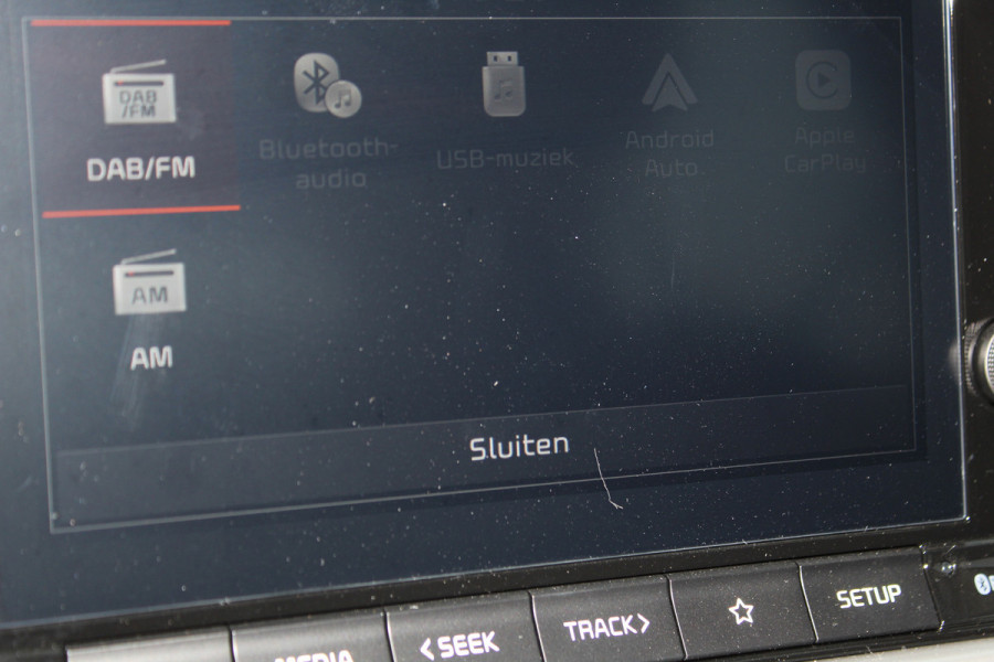 Kia Picanto 1.0-67pk DPi DynamicLine 5drs. Wegenbelasting slechts €. 32,- per mnd. Airco, camera, Apple carplay/Android auto, metallic lak, LM wielen, Bluetooth, centr. vergr. afst. bed., cruise cntrl etc.