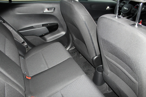 Kia Picanto 1.0-67pk DPi DynamicLine 5drs. Wegenbelasting slechts €. 32,- per mnd. Airco, camera, Apple carplay/Android auto, metallic lak, LM wielen, Bluetooth, centr. vergr. afst. bed., cruise cntrl etc.