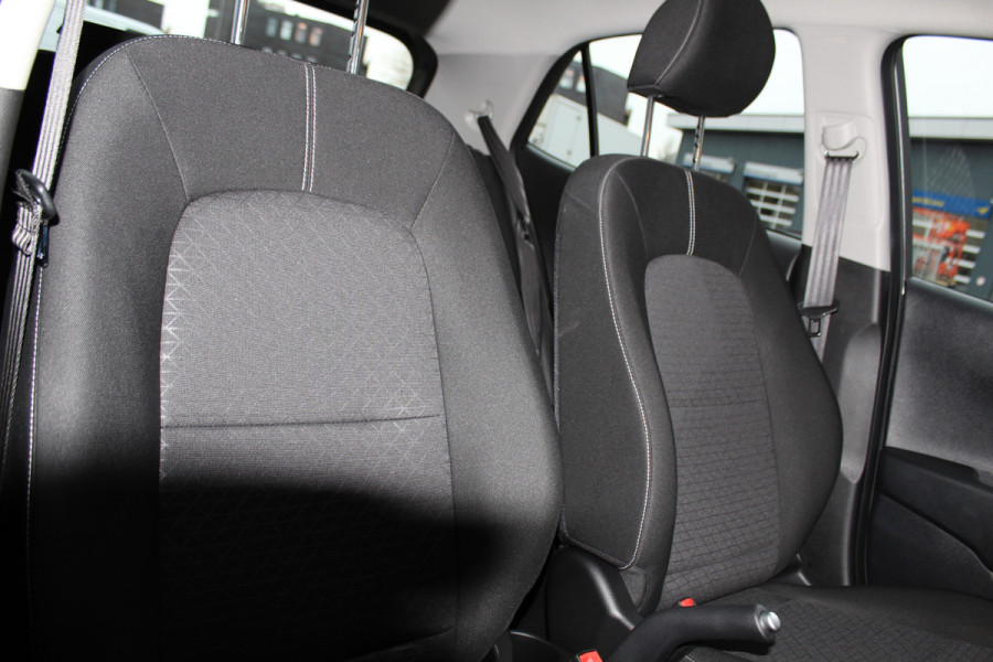 Kia Picanto 1.0-67pk DPi DynamicLine 5drs. Wegenbelasting slechts €. 32,- per mnd. Airco, camera, Apple carplay/Android auto, metallic lak, LM wielen, Bluetooth, centr. vergr. afst. bed., cruise cntrl etc.