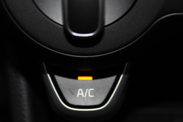 Kia Picanto 1.0-67pk DPi DynamicLine 5drs. Wegenbelasting slechts €. 32,- per mnd. Airco, camera, Apple carplay/Android auto, metallic lak, LM wielen, Bluetooth, centr. vergr. afst. bed., cruise cntrl etc.