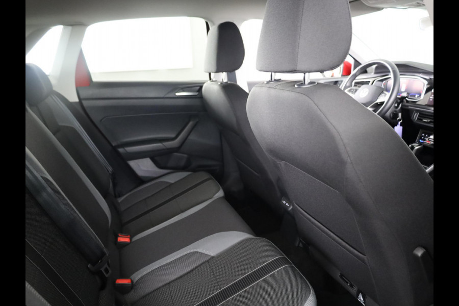 Volkswagen Polo 1.0 TSI Style 95 pk Automaat (DSG) | Navigatie | Parkeersensoren | Adaptieve cruise control | Matrix LED koplampen | Stoelverwarming |