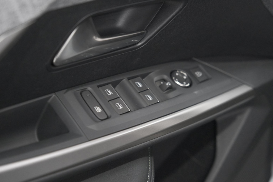 Peugeot 3008 1.2 Hybrid 145 GT | Camera | Adaptieve Cruise Control | Elektrische Kofferklep | Stuurwielverwarming