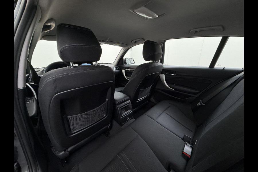 BMW 1-serie 118I AUT-8 Sport Navi Pdc Sportstoelen Trekhaak Ecc Corporate Edition Lmv 17" Regen-Lichtsensor Isofix Bluetooth Origineel Nederlandse Auto Zeer nette BMW 118I