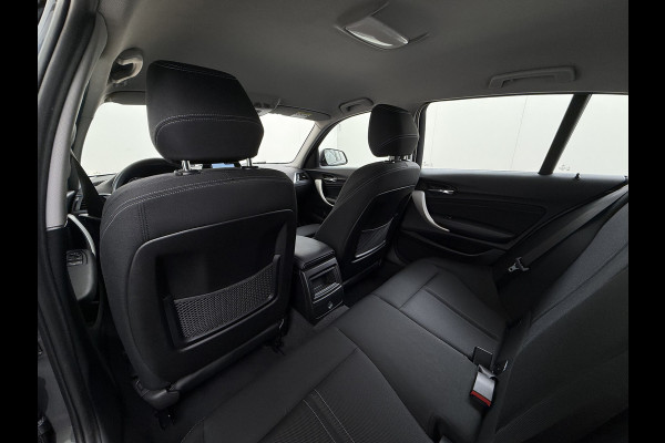 BMW 1-serie 118I AUT-8 Sport Navi Pdc Sportstoelen Trekhaak Ecc Corporate Edition Lmv 17" Regen-Lichtsensor Isofix Bluetooth Origineel Nederlandse Auto Zeer nette BMW 118I