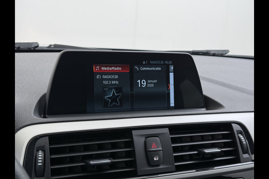 BMW 1-serie 118I AUT-8 Sport Navi Pdc Sportstoelen Trekhaak Ecc Corporate Edition Lmv 17" Regen-Lichtsensor Isofix Bluetooth Origineel Nederlandse Auto Zeer nette BMW 118I