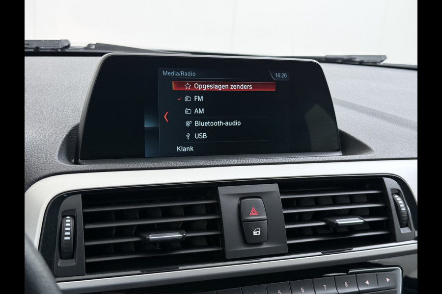 BMW 1-serie 118I AUT-8 Sport Navi Pdc Sportstoelen Trekhaak Ecc Corporate Edition Lmv 17" Regen-Lichtsensor Isofix Bluetooth Origineel Nederlandse Auto Zeer nette BMW 118I