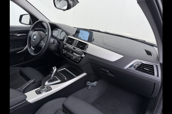 BMW 1-serie 118I AUT-8 Sport Navi Pdc Sportstoelen Trekhaak Ecc Corporate Edition Lmv 17" Regen-Lichtsensor Isofix Bluetooth Origineel Nederlandse Auto Zeer nette BMW 118I