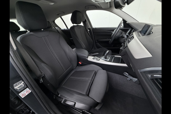 BMW 1-serie 118I AUT-8 Sport Navi Pdc Sportstoelen Trekhaak Ecc Corporate Edition Lmv 17" Regen-Lichtsensor Isofix Bluetooth Origineel Nederlandse Auto Zeer nette BMW 118I