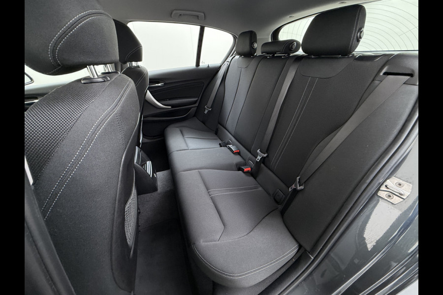 BMW 1-serie 118I AUT-8 Sport Navi Pdc Sportstoelen Trekhaak Ecc Corporate Edition Lmv 17" Regen-Lichtsensor Isofix Bluetooth Origineel Nederlandse Auto Zeer nette BMW 118I