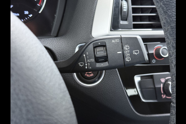 BMW 1-serie 118I AUT-8 Sport Navi Pdc Sportstoelen Trekhaak Ecc Corporate Edition Lmv 17" Regen-Lichtsensor Isofix Bluetooth Origineel Nederlandse Auto Zeer nette BMW 118I