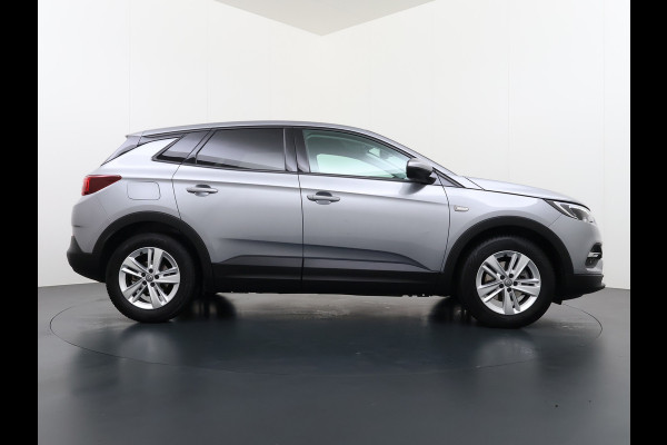 Opel Grandland X 1.2T 131PK Trekhaak Navi Ecc Pdc Apple Carplay Android Auto Cruise Control Edition Lmv Licht-Regensensor Verkeersbordherkenning PrivacyGlas IntelliLink Bluetooth Origineel Nederlandse Auto 1.400KG Trekgewicht! Bij ons volledig Onderhouden