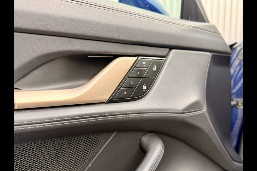 Porsche Taycan Cross Turismo 4 93 kWh BOSE | Adaptieve Sportstoelen | PANO | NL auto