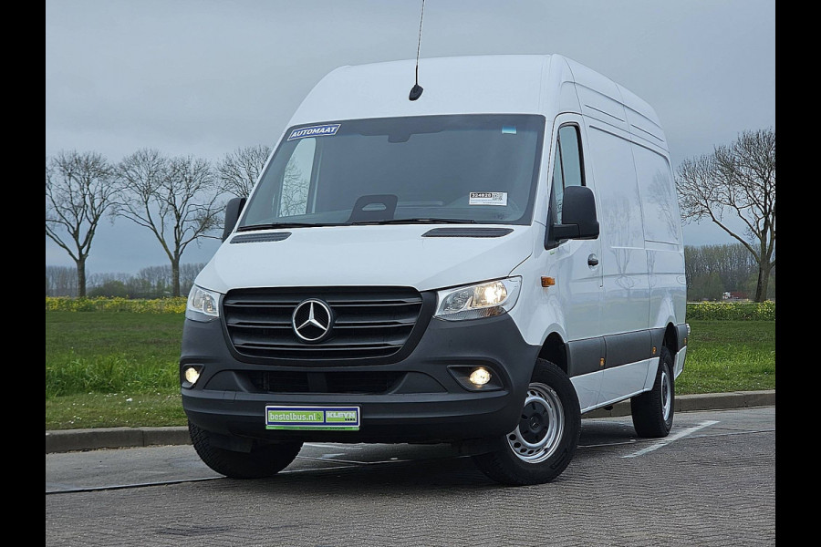 Mercedes-Benz Sprinter 317 L2H2 RWD Cruise control, Airco, Navi, Camera, Laneassist, Automaat, Mbux10, 170 Pk!