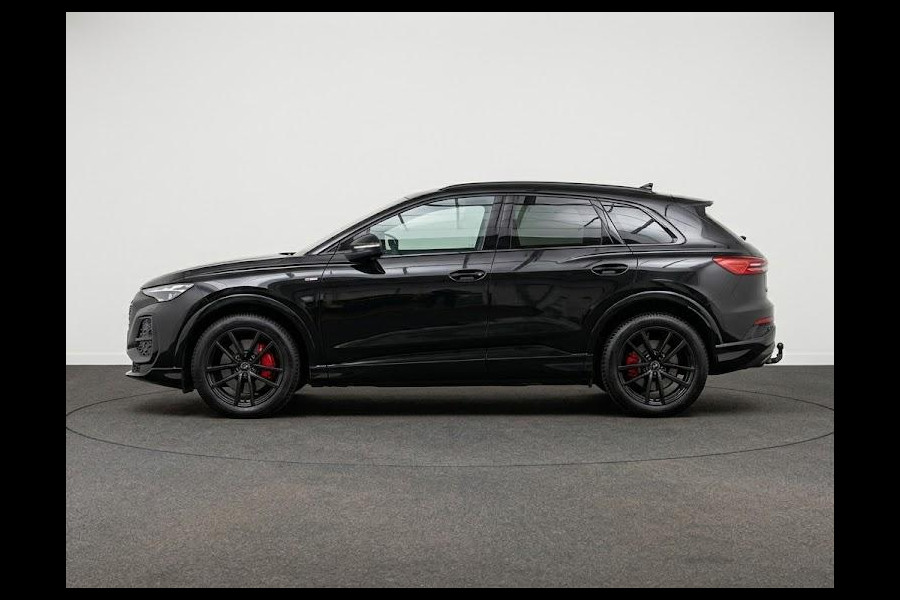 Audi Q5 S edition Competition e-hybrid 367 pk | Panorama-glasdak | Trekhaak, elektr. wegklapbaar | MMI bijrijdersdisplay | Geheugen bestuurdersstoel |