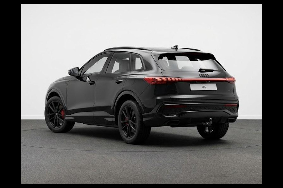 Audi Q5 S edition Competition e-hybrid 367 pk | Panorama-glasdak | Trekhaak, elektr. wegklapbaar | MMI bijrijdersdisplay | Geheugen bestuurdersstoel |