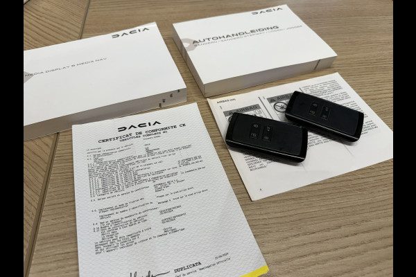 Dacia Jogger 1.6 Hybrid Automaat Cruise Camera navi Carplay Digital dash Lane assist Keyless Clima