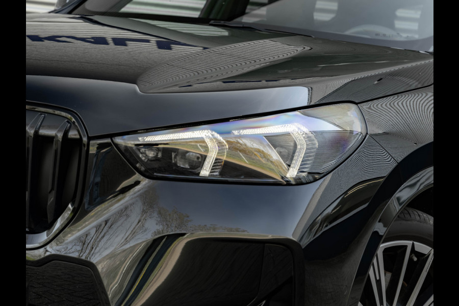 BMW X1 sDrive18i M-Sport Pro - Pano - Memoryzetel - Trekhaak - ACC - Head-Up - Harman Kardon